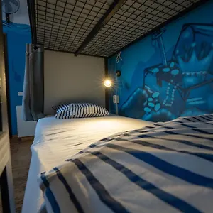 The Madhouse Hostel Praag